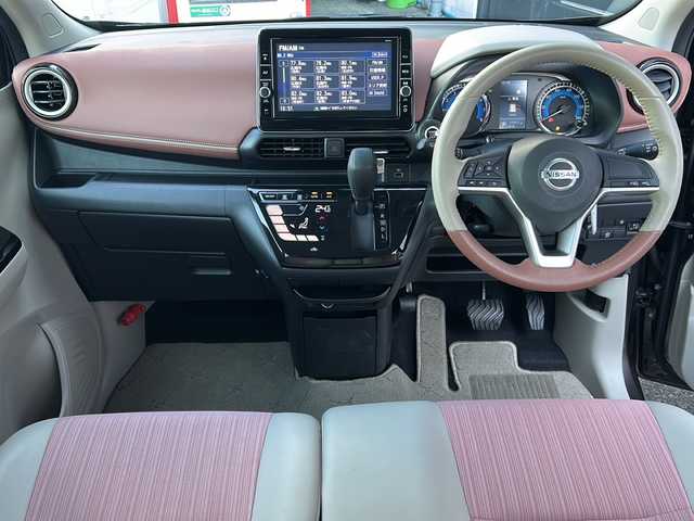 日産 デイズ ボレロ 広島県 2021(令3)年 1.7万km ベージュⅡ 禁煙/カラーコード：W13C22/エマージェンシーブレーキ/車線逸脱警報/ハイビームアシスト/コーナーセンサー/純正９型ナビ（MM320D-L）/・フルセグ/CD/DVD/Bluetooth/AUX/アラウンドビューモニター/革巻きステアリング/ステアリングスイッチ/オートライト/電動格納ウィンカーミラー/ハーフレザーシート/スマートキー/プッシュスタート/純正ドアバイザー