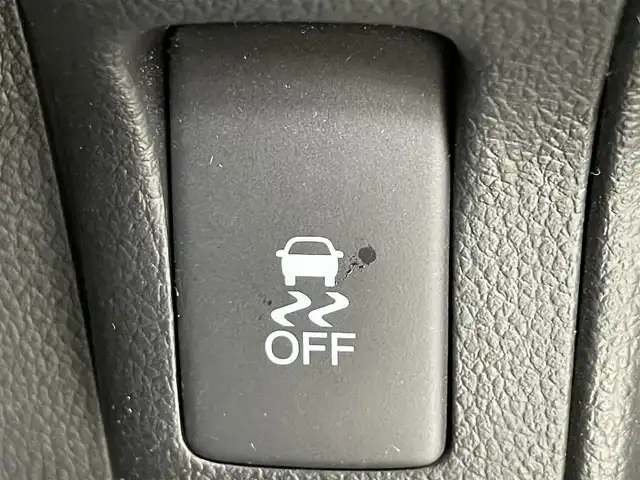 ホンダ Ｎ ＢＯＸ G SSパッケージ 道央・札幌 2017(平29)年 8.1万km プレミアムホワイトパールⅡ ・４WD/・純正ナビ/　CD/DVD/SD/BT/フルセグ/・バックカメラ/・ビルトインETC/・両側パワースライドドア/・シートヒーター/・横滑り防止/・HIDヘッドライト/・フォグライト/・オートライト/・プッシュスタート/・スマートキー/・純正フロアマット/・ドアバイザー