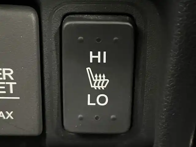 ホンダ Ｎ ＢＯＸ G SSパッケージ 道央・札幌 2017(平29)年 8.1万km プレミアムホワイトパールⅡ ・４WD/・純正ナビ/　CD/DVD/SD/BT/フルセグ/・バックカメラ/・ビルトインETC/・両側パワースライドドア/・シートヒーター/・横滑り防止/・HIDヘッドライト/・フォグライト/・オートライト/・プッシュスタート/・スマートキー/・純正フロアマット/・ドアバイザー