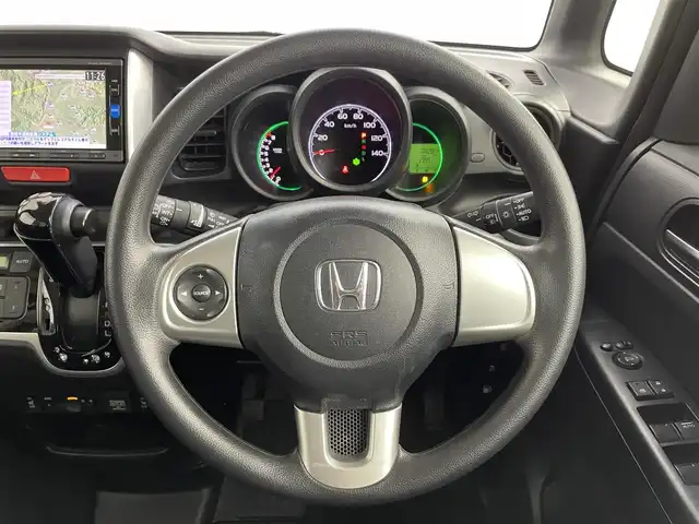 ホンダ Ｎ ＢＯＸ G SSパッケージ 道央・札幌 2017(平29)年 8.1万km プレミアムホワイトパールⅡ ・４WD/・純正ナビ/　CD/DVD/SD/BT/フルセグ/・バックカメラ/・ビルトインETC/・両側パワースライドドア/・シートヒーター/・横滑り防止/・HIDヘッドライト/・フォグライト/・オートライト/・プッシュスタート/・スマートキー/・純正フロアマット/・ドアバイザー