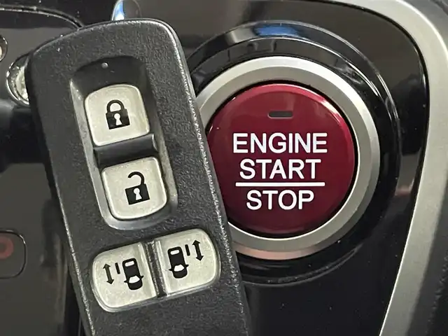 ホンダ Ｎ ＢＯＸ G SSパッケージ 道央・札幌 2017(平29)年 8.1万km プレミアムホワイトパールⅡ ・４WD/・純正ナビ/　CD/DVD/SD/BT/フルセグ/・バックカメラ/・ビルトインETC/・両側パワースライドドア/・シートヒーター/・横滑り防止/・HIDヘッドライト/・フォグライト/・オートライト/・プッシュスタート/・スマートキー/・純正フロアマット/・ドアバイザー