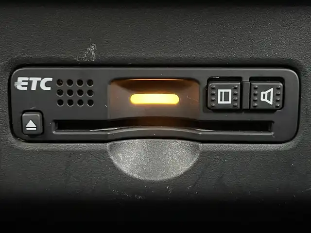 ホンダ Ｎ ＢＯＸ G SSパッケージ 道央・札幌 2017(平29)年 8.1万km プレミアムホワイトパールⅡ ・４WD/・純正ナビ/　CD/DVD/SD/BT/フルセグ/・バックカメラ/・ビルトインETC/・両側パワースライドドア/・シートヒーター/・横滑り防止/・HIDヘッドライト/・フォグライト/・オートライト/・プッシュスタート/・スマートキー/・純正フロアマット/・ドアバイザー