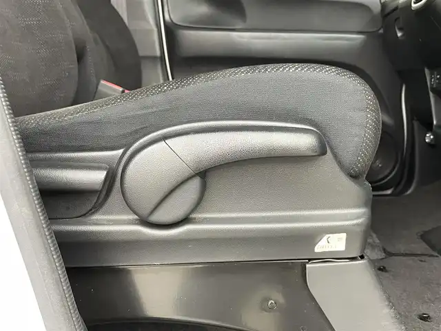 ホンダ Ｎ ＢＯＸ G SSパッケージ 道央・札幌 2017(平29)年 8.1万km プレミアムホワイトパールⅡ ・４WD/・純正ナビ/　CD/DVD/SD/BT/フルセグ/・バックカメラ/・ビルトインETC/・両側パワースライドドア/・シートヒーター/・横滑り防止/・HIDヘッドライト/・フォグライト/・オートライト/・プッシュスタート/・スマートキー/・純正フロアマット/・ドアバイザー