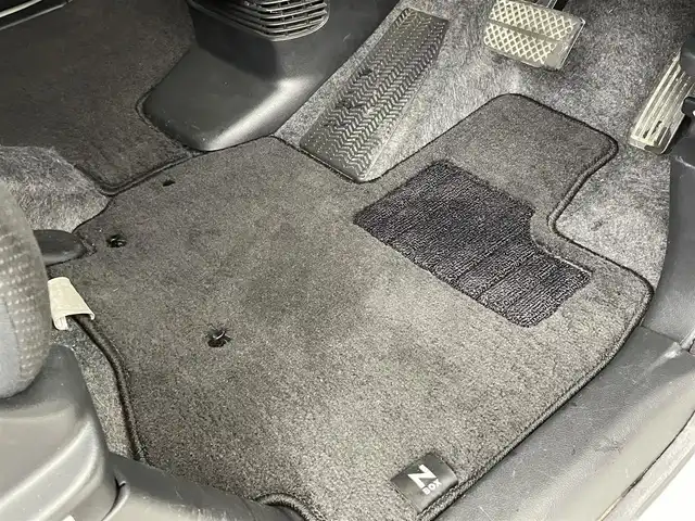 ホンダ Ｎ ＢＯＸ G SSパッケージ 道央・札幌 2017(平29)年 8.1万km プレミアムホワイトパールⅡ ・４WD/・純正ナビ/　CD/DVD/SD/BT/フルセグ/・バックカメラ/・ビルトインETC/・両側パワースライドドア/・シートヒーター/・横滑り防止/・HIDヘッドライト/・フォグライト/・オートライト/・プッシュスタート/・スマートキー/・純正フロアマット/・ドアバイザー