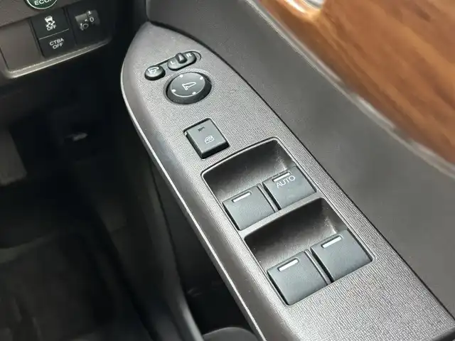 ホンダ Ｎ ＯＮＥ セレクト 静岡県 2018(平30)年 6万km プレミアムアイボリーパール2トーン あんしんパッケージ/７インチナビ/ＢＴオーディオ/USB充電ポート/ＤＶＤ再/バックカメラ/ドラレコ前後/ビルトインＥＴＣ/合皮コンビシート/1列目シートヒーター/ＡＡＣ/アームレスト