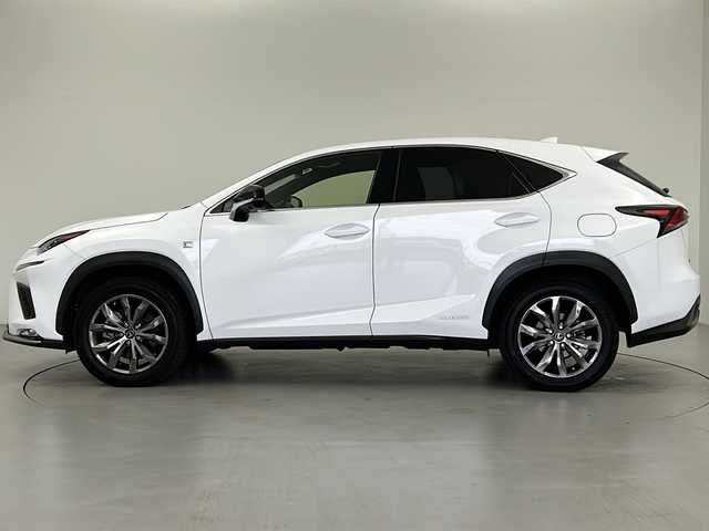 レクサス ＮＸ 300h Fスポーツ 岐阜県 2019(令1)年 8.4万km ホワイトノーヴァガラスフレーク ETC2.0/ドライブレコーダー/プッシュスタート/スマートキー/ステアリングリモコン/パドルシフト/純正ディスプレイオーディオ（ナビ付）/フルセグTV/Bluetooth接続/CD/DVD/USB端子/レーダークルーズコントロール（追従あり）/ステアリングヒーター/電動リヤゲート/全周囲カメラ/レーンキープアシスト/衝突軽減ブレーキ/パーキングサポートブレーキ/コーナーセンサー/サンルーフ付き/純正アルミホイール/電格ミラー/LEDヘッドライト/オートライト/オートハイビーム/エアバック（運転席＋助手席＋サイド）/パワーシート（運転席＋助手席）/シートメモリ/シートヒーター/シートクーラー/レザーシート（赤色）/フロアマット/本革巻きステアリング/UVカットガラス/アルミペダル