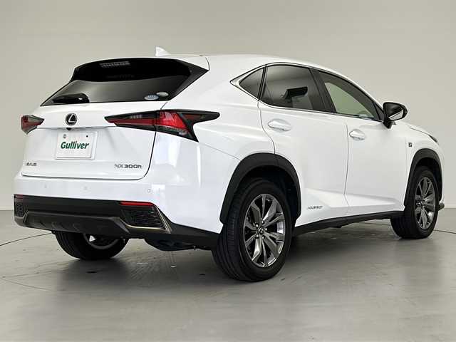 レクサス ＮＸ 300h Fスポーツ 岐阜県 2019(令1)年 8.4万km ホワイトノーヴァガラスフレーク ETC2.0/ドライブレコーダー/プッシュスタート/スマートキー/ステアリングリモコン/パドルシフト/純正ディスプレイオーディオ（ナビ付）/フルセグTV/Bluetooth接続/CD/DVD/USB端子/レーダークルーズコントロール（追従あり）/ステアリングヒーター/電動リヤゲート/全周囲カメラ/レーンキープアシスト/衝突軽減ブレーキ/パーキングサポートブレーキ/コーナーセンサー/サンルーフ付き/純正アルミホイール/電格ミラー/LEDヘッドライト/オートライト/オートハイビーム/エアバック（運転席＋助手席＋サイド）/パワーシート（運転席＋助手席）/シートメモリ/シートヒーター/シートクーラー/レザーシート（赤色）/フロアマット/本革巻きステアリング/UVカットガラス/アルミペダル