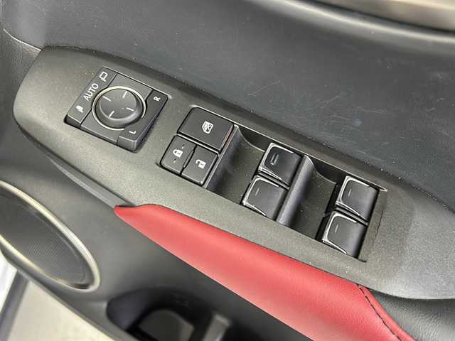 レクサス ＮＸ 300h Fスポーツ 岐阜県 2019(令1)年 8.4万km ホワイトノーヴァガラスフレーク ETC2.0/ドライブレコーダー/プッシュスタート/スマートキー/ステアリングリモコン/パドルシフト/純正ディスプレイオーディオ（ナビ付）/フルセグTV/Bluetooth接続/CD/DVD/USB端子/レーダークルーズコントロール（追従あり）/ステアリングヒーター/電動リヤゲート/全周囲カメラ/レーンキープアシスト/衝突軽減ブレーキ/パーキングサポートブレーキ/コーナーセンサー/サンルーフ付き/純正アルミホイール/電格ミラー/LEDヘッドライト/オートライト/オートハイビーム/エアバック（運転席＋助手席＋サイド）/パワーシート（運転席＋助手席）/シートメモリ/シートヒーター/シートクーラー/レザーシート（赤色）/フロアマット/本革巻きステアリング/UVカットガラス/アルミペダル