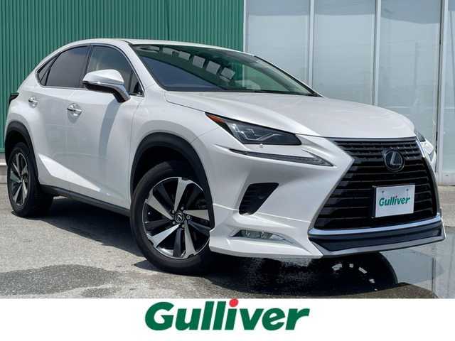 レクサス ＮＸ 300 福岡県 2020(令2)年 5.3万km ソニッククォーツ フロントエアロ/サンルーフ/カードキー/セーフティシステムプラス/・プリクラッシュセーフティシステム/・レーントレーシングアシスト/・レーダークルーズコントロール/ブラインドスポットモニター/純正ナビ（AM.FM.CD.DVD.Blu-ray.Bluetooth）/前後ドライブレコーダー/ビルドインETC/ヘッドアップディスプレイ/純正18インチAW/純正フロアマット/12Vソケット/革巻きステアリングホイール/パドルシフト/ステアリングヒーター/パワーシート（運転席ポジションメモリー付/助手席）/シートヒーター（前席）/１００V充電/ラゲッチマット/電動リアゲート/ヘッドランプクリーナー/シーケンシャルウィンカー
