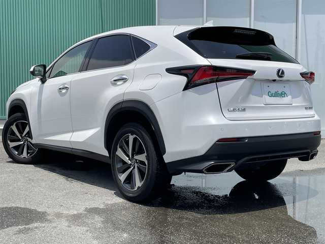 レクサス ＮＸ 300 福岡県 2020(令2)年 5.3万km ソニッククォーツ フロントエアロ/サンルーフ/カードキー/セーフティシステムプラス/・プリクラッシュセーフティシステム/・レーントレーシングアシスト/・レーダークルーズコントロール/ブラインドスポットモニター/純正ナビ（AM.FM.CD.DVD.Blu-ray.Bluetooth）/前後ドライブレコーダー/ビルドインETC/ヘッドアップディスプレイ/純正18インチAW/純正フロアマット/12Vソケット/革巻きステアリングホイール/パドルシフト/ステアリングヒーター/パワーシート（運転席ポジションメモリー付/助手席）/シートヒーター（前席）/１００V充電/ラゲッチマット/電動リアゲート/ヘッドランプクリーナー/シーケンシャルウィンカー