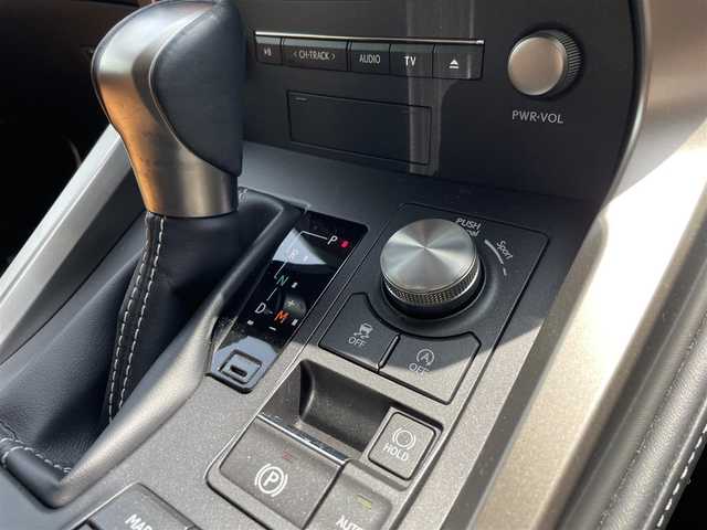 レクサス ＮＸ 300 福岡県 2020(令2)年 5.3万km ソニッククォーツ フロントエアロ/サンルーフ/カードキー/セーフティシステムプラス/・プリクラッシュセーフティシステム/・レーントレーシングアシスト/・レーダークルーズコントロール/ブラインドスポットモニター/純正ナビ（AM.FM.CD.DVD.Blu-ray.Bluetooth）/前後ドライブレコーダー/ビルドインETC/ヘッドアップディスプレイ/純正18インチAW/純正フロアマット/12Vソケット/革巻きステアリングホイール/パドルシフト/ステアリングヒーター/パワーシート（運転席ポジションメモリー付/助手席）/シートヒーター（前席）/１００V充電/ラゲッチマット/電動リアゲート/ヘッドランプクリーナー/シーケンシャルウィンカー