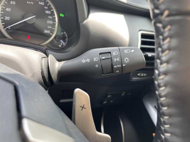 レクサス ＮＸ 300 福岡県 2020(令2)年 5.3万km ソニッククォーツ フロントエアロ/サンルーフ/カードキー/セーフティシステムプラス/・プリクラッシュセーフティシステム/・レーントレーシングアシスト/・レーダークルーズコントロール/ブラインドスポットモニター/純正ナビ（AM.FM.CD.DVD.Blu-ray.Bluetooth）/前後ドライブレコーダー/ビルドインETC/ヘッドアップディスプレイ/純正18インチAW/純正フロアマット/12Vソケット/革巻きステアリングホイール/パドルシフト/ステアリングヒーター/パワーシート（運転席ポジションメモリー付/助手席）/シートヒーター（前席）/１００V充電/ラゲッチマット/電動リアゲート/ヘッドランプクリーナー/シーケンシャルウィンカー
