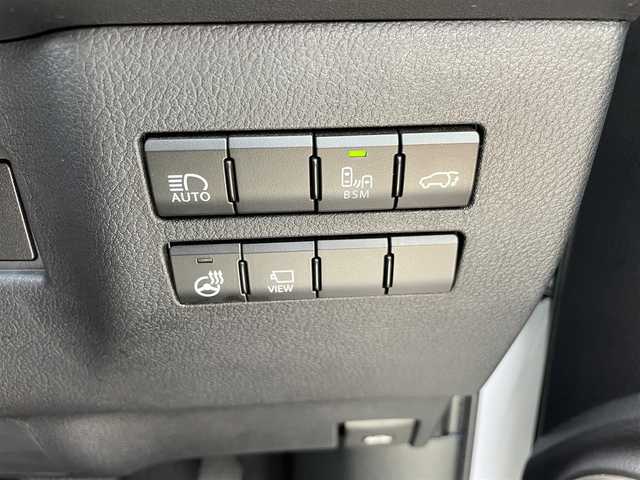 レクサス ＮＸ 300 福岡県 2020(令2)年 5.3万km ソニッククォーツ フロントエアロ/サンルーフ/カードキー/セーフティシステムプラス/・プリクラッシュセーフティシステム/・レーントレーシングアシスト/・レーダークルーズコントロール/ブラインドスポットモニター/純正ナビ（AM.FM.CD.DVD.Blu-ray.Bluetooth）/前後ドライブレコーダー/ビルドインETC/ヘッドアップディスプレイ/純正18インチAW/純正フロアマット/12Vソケット/革巻きステアリングホイール/パドルシフト/ステアリングヒーター/パワーシート（運転席ポジションメモリー付/助手席）/シートヒーター（前席）/１００V充電/ラゲッチマット/電動リアゲート/ヘッドランプクリーナー/シーケンシャルウィンカー