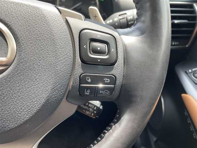 レクサス ＮＸ 300 福岡県 2020(令2)年 5.3万km ソニッククォーツ フロントエアロ/サンルーフ/カードキー/セーフティシステムプラス/・プリクラッシュセーフティシステム/・レーントレーシングアシスト/・レーダークルーズコントロール/ブラインドスポットモニター/純正ナビ（AM.FM.CD.DVD.Blu-ray.Bluetooth）/前後ドライブレコーダー/ビルドインETC/ヘッドアップディスプレイ/純正18インチAW/純正フロアマット/12Vソケット/革巻きステアリングホイール/パドルシフト/ステアリングヒーター/パワーシート（運転席ポジションメモリー付/助手席）/シートヒーター（前席）/１００V充電/ラゲッチマット/電動リアゲート/ヘッドランプクリーナー/シーケンシャルウィンカー