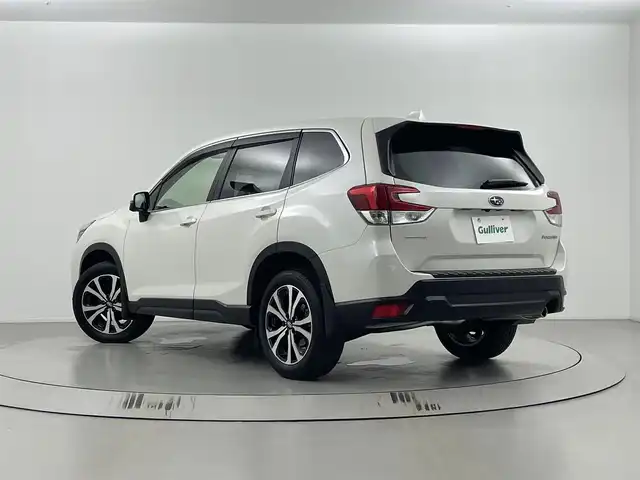 スバル フォレスター プレミアム 埼玉県 2018(平30)年 4.8万km クリスタルホワイトP アイサイト/クルーズコントロール/純正メモリナビ/　(CD/DVD/Bluetooth/フルセグ)/全周囲カメラ/デジタルインナーミラー/パドルシフト/ドライブレコーダー/ETC/ハーフレザーシート/シートヒーター/純正18インチAW/純正フロアマット/プッシュスタート/スペアキー