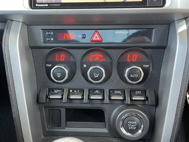 スバル ＢＲＺ S 茨城県 2012(平24)年 10.3万km サテンホワイトパール (株)IDOMが運営する【じしゃロン水戸店】の自社ローン専用車両になりますこちらは現金またはオートローンご利用時の価格です。自社ローンご希望の方は別途その旨お申付け下さい/ストラーダナビ(CN-H500WD)/スペアキー/バックカメラ/純正アルミホイール/LEDヘッドライト