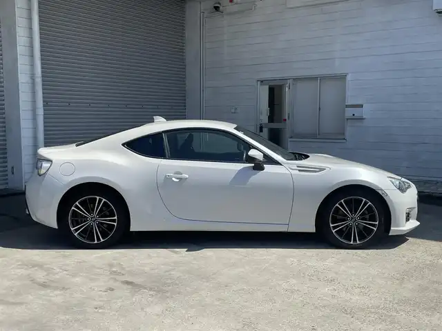 スバル ＢＲＺ S 茨城県 2012(平24)年 10.3万km サテンホワイトパール (株)IDOMが運営する【じしゃロン水戸店】の自社ローン専用車両になりますこちらは現金またはオートローンご利用時の価格です。自社ローンご希望の方は別途その旨お申付け下さい/ストラーダナビ(CN-H500WD)/スペアキー/バックカメラ/純正アルミホイール/LEDヘッドライト