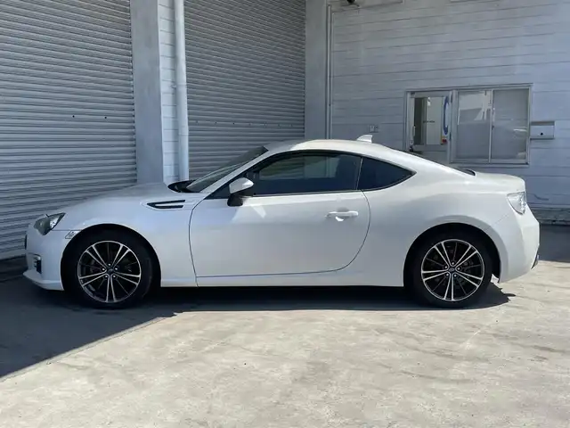 スバル ＢＲＺ S 茨城県 2012(平24)年 10.3万km サテンホワイトパール (株)IDOMが運営する【じしゃロン水戸店】の自社ローン専用車両になりますこちらは現金またはオートローンご利用時の価格です。自社ローンご希望の方は別途その旨お申付け下さい/ストラーダナビ(CN-H500WD)/スペアキー/バックカメラ/純正アルミホイール/LEDヘッドライト