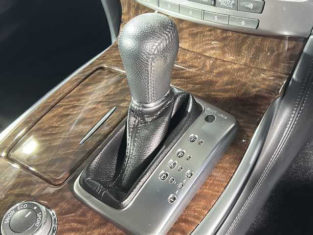 日産 フーガ 370GT 広島県 2015(平27)年 9.9万km ダークメタルグレー 衝突被害軽減ブレーキ/レーンキープアシスト/後側方衝突防止支援システム/ハーフレザーシート/パワーシート/純正HDDナビ/　(AM/FM/CD/DVD/TV/HDD/Bluetooth)/フルセグTV/バックカメラ/レーダークルーズコントロール/ステアリングスイッチ/革巻きステアリング/LEDライト/オートライト/スマートキー/スペアキー/プッシュスタート/社外アルミホイール20インチ/電格ミラー/純正フロアマット/車高調