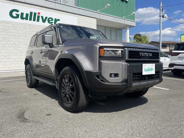 トヨタ ランドクルーザー ２５０ VX 神奈川県 2024(令6)年 0.2万km アバンギャルドブロンズメタリック ワンオーナー/12.3インチディスプレイオーディオ/　・パノラミックビューモニター/　・フルセグTV/BT/AppleCarPlay/AndroidAuto/Toyota Safety Sense/　・プリクラッシュセーフティ/　・LTA＋LDA/　・レーダークルーズコントロール/　・オートマチックハイビーム/　・ロードサインアシスト/　・ドライバー異常時対応システム/　・プロアクティブドライビングシステム/　・発進遅れ告知機能/サンルーフ/前席/　・シートヒーター/　・シートベンチレーション/純正18インチAW/前後ドラレコ/HDMI入力端子/ルーフレール/スマートキー×2/取扱説明書/整備記録簿