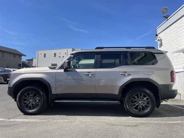 トヨタ ランドクルーザー ２５０ VX 神奈川県 2024(令6)年 0.2万km アバンギャルドブロンズメタリック ワンオーナー/12.3インチディスプレイオーディオ/　・パノラミックビューモニター/　・フルセグTV/BT/AppleCarPlay/AndroidAuto/Toyota Safety Sense/　・プリクラッシュセーフティ/　・LTA＋LDA/　・レーダークルーズコントロール/　・オートマチックハイビーム/　・ロードサインアシスト/　・ドライバー異常時対応システム/　・プロアクティブドライビングシステム/　・発進遅れ告知機能/サンルーフ/前席/　・シートヒーター/　・シートベンチレーション/純正18インチAW/前後ドラレコ/HDMI入力端子/ルーフレール/スマートキー×2/取扱説明書/整備記録簿