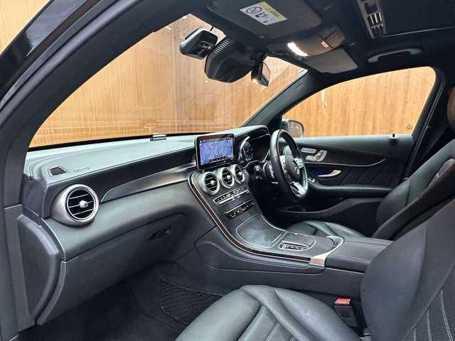 メルセデス・ベンツ ＧＬＣ２２０ d 4マチック クーペ AMGライン 千葉県 2020(令2)年 4.6万km オブシディアンブラック レザーＥＸＣ　/ＳＲ　/純正ナビ　/３６０°　/ＡＣＣ　/ＨＵＤ　/ベンチレーター　/シートヒーター　/パワーシート　/ＢＳＭ　/レーンアシスト　/ＬＥＤヘッドライト　/ハイビームアシスト/電動リアゲート　/アンビエントライト