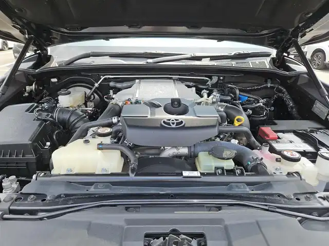 トヨタ ハイラックス Z GRスポーツ 鹿児島県 2022(令4)年 3.4万km アティチュードブラックマイカ 〇純正8インチディスプレイオーディオ＋ナビ/〇バックカメラ/〇パノラマモニター/〇ETC/〇前後ドライブレコーダー/〇トノカバー/〇レーダークルーズコントロール/〇コーナーセンサー/〇プリクラッシュセーフティシステム/〇レーンディバーチャアラート/〇ダウンヒルアシストコントロール/〇ターボ/〇LEDヘッドランプ/〇LEDフロントフォグランプ/〇オートライト/〇左右独立温度調整オートエアコン/〇ハーフレザーシート/〇運転席パワーシート/〇パドルシフト/〇革巻きステアリングホイール/〇純正18インチアルミホイール/〇禁煙車