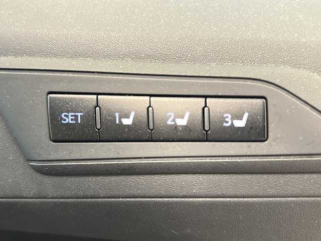 トヨタ アルファード S Cパッケージ 岐阜県 2019(令1)年 6.4万km ホワイトパールクリスタルシャイン ＴＲＤフルエアロ（F/S/R）/サンルーフ/純正9型ナビゲーション/純正フリップダウンモニター/両側電動スライドドア/Bluetooth/フルセグ視聴/３眼LEDヘッドライト/オートライト/オートハイビーム/プッシュスタート/スマートキー/スペアキー/合皮シート/シートヒーター/シートクーラー/前席パワーシート/オットマン/クリアランスソナー/取扱説明書