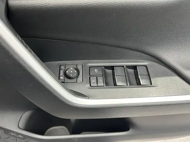 トヨタ ＲＡＶ４ ハイブリッドG 鹿児島県 2023(令5)年 4.1万km プラチナホワイトパールマイカ ディスプレイオーディオ/(フルセグTV/AppleCarPlay/AndroidAuto)/パノラミックビューモニター/ビルトインETC2.0/前席シートヒーター+シートベンチレーション/ステアリングヒーター/運転席パワーシート/ハンズフリーパワーバックドア/Toyota Safety Sense/　・プリクラッシュセーフティ/　・レーントレーシングアシスト/　・レーダークルーズコントロール/　・オートマチックハイビーム/　・ロードサインアシスト/ブラインドスポットモニター/電動パーキングブレーキ/オートブレーキホールド/LEDヘッドライト/電動格納ミラー/ドアバイザー