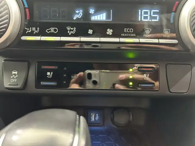 トヨタ ＲＡＶ４ ハイブリッドG 鹿児島県 2023(令5)年 4.1万km プラチナホワイトパールマイカ ディスプレイオーディオ/(フルセグTV/AppleCarPlay/AndroidAuto)/パノラミックビューモニター/ビルトインETC2.0/前席シートヒーター+シートベンチレーション/ステアリングヒーター/運転席パワーシート/ハンズフリーパワーバックドア/Toyota Safety Sense/　・プリクラッシュセーフティ/　・レーントレーシングアシスト/　・レーダークルーズコントロール/　・オートマチックハイビーム/　・ロードサインアシスト/ブラインドスポットモニター/電動パーキングブレーキ/オートブレーキホールド/LEDヘッドライト/電動格納ミラー/ドアバイザー