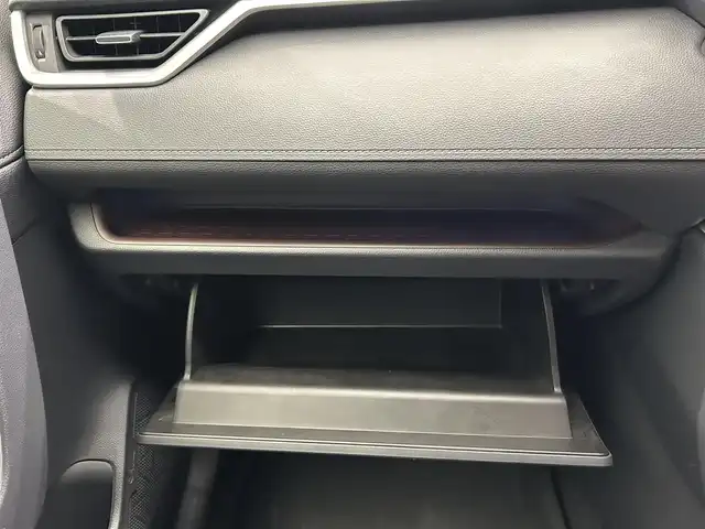 トヨタ ＲＡＶ４ ハイブリッドG 鹿児島県 2023(令5)年 4.1万km プラチナホワイトパールマイカ ディスプレイオーディオ/(フルセグTV/AppleCarPlay/AndroidAuto)/パノラミックビューモニター/ビルトインETC2.0/前席シートヒーター+シートベンチレーション/ステアリングヒーター/運転席パワーシート/ハンズフリーパワーバックドア/Toyota Safety Sense/　・プリクラッシュセーフティ/　・レーントレーシングアシスト/　・レーダークルーズコントロール/　・オートマチックハイビーム/　・ロードサインアシスト/ブラインドスポットモニター/電動パーキングブレーキ/オートブレーキホールド/LEDヘッドライト/電動格納ミラー/ドアバイザー