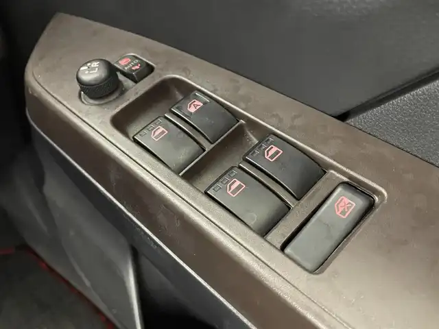 トヨタ タンク G－T 大阪府 2018(平30)年 5.5万km ブラックマイカメタリック 禁煙車/スマートアシスト/　・衝突軽減ブレーキ/　・車線逸脱警報機能/　・誤発進抑制機能/　・先行車発進お知らせ機能/　・オートマチックハイビーム/社外ナビ/　（Bluetooth/CD/DVD）/フルセグTV/両側パワースライドドア/クルーズコントロール/LEDヘッドライト/フォグランプ/社外14インチアルミホイール/コーナーセンサー/スマートキー/ETC