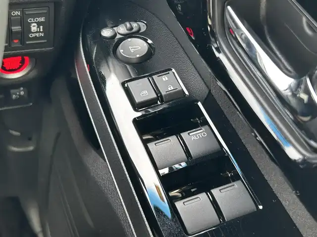 ホンダ Ｎ ＢＯＸ カスタム L 岡山県 2023(令5)年 0.6万km メテオロイドグレーメタリック 登録時走行距離5654km/純正ナビ/フルセグTV(AM.FM.CD.DVD.TV.BT)/シートヒーター/両側パワースライドドア/バックカメラ/前後ドライブレコーダー/クリアランスソナー/衝突軽減ブレーキ/横滑り防止装置/クルーズコントロール(追従走行あり)/車線逸脱警報（レーンキープアシスト）/オートライト/アイドリングストップ/14インチ純正AW/純正フロアマット/スマートキー/プッシュスタート/ドアバイザー