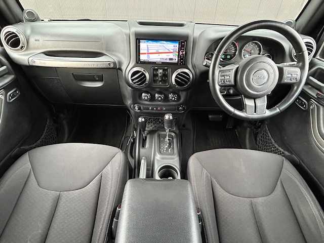 クライスラー・ジープ ジープ ラングラー アンリミテッド スポーツ 道東・釧路十勝 2014(平26)年 7.2万km 黒 4WD/社外SDナビ/　CD/DVD/SD/BT/フルセグ/サイドカメラ/ETC/クルーズコントロール/ダウンヒルアシストコントロール/ハロゲンヘッドライト/純正フロアマット/純正17インチAW/リモコンキー