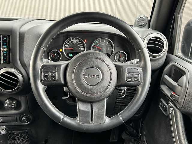 クライスラー・ジープ ジープ ラングラー アンリミテッド スポーツ 道東・釧路十勝 2014(平26)年 7.2万km 黒 4WD/社外SDナビ/　CD/DVD/SD/BT/フルセグ/サイドカメラ/ETC/クルーズコントロール/ダウンヒルアシストコントロール/ハロゲンヘッドライト/純正フロアマット/純正17インチAW/リモコンキー