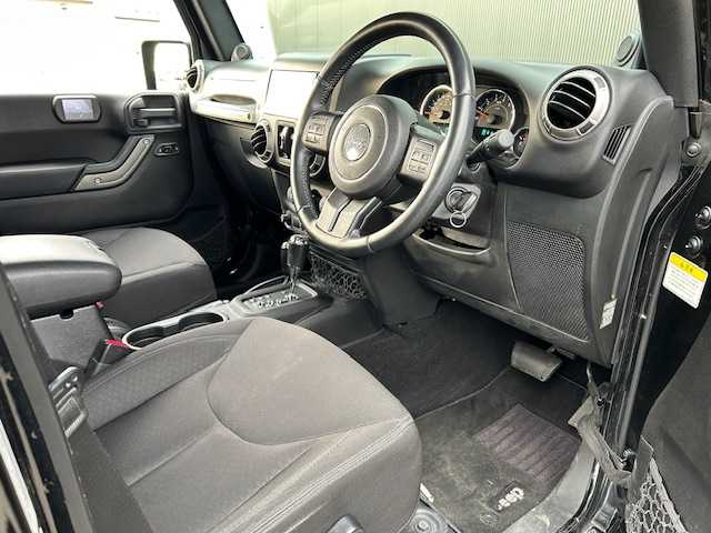 クライスラー・ジープ ジープ ラングラー アンリミテッド スポーツ 道東・釧路十勝 2014(平26)年 7.2万km 黒 4WD/社外SDナビ/　CD/DVD/SD/BT/フルセグ/サイドカメラ/ETC/クルーズコントロール/ダウンヒルアシストコントロール/ハロゲンヘッドライト/純正フロアマット/純正17インチAW/リモコンキー