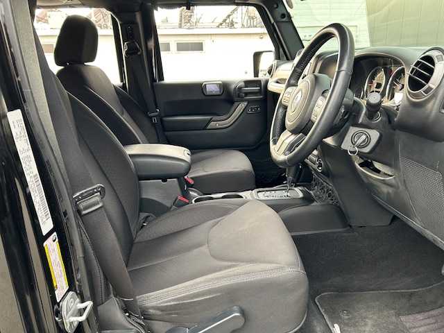 クライスラー・ジープ ジープ ラングラー アンリミテッド スポーツ 道東・釧路十勝 2014(平26)年 7.2万km 黒 4WD/社外SDナビ/　CD/DVD/SD/BT/フルセグ/サイドカメラ/ETC/クルーズコントロール/ダウンヒルアシストコントロール/ハロゲンヘッドライト/純正フロアマット/純正17インチAW/リモコンキー