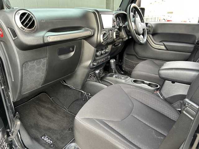 クライスラー・ジープ ジープ ラングラー アンリミテッド スポーツ 道東・釧路十勝 2014(平26)年 7.2万km 黒 4WD/社外SDナビ/　CD/DVD/SD/BT/フルセグ/サイドカメラ/ETC/クルーズコントロール/ダウンヒルアシストコントロール/ハロゲンヘッドライト/純正フロアマット/純正17インチAW/リモコンキー