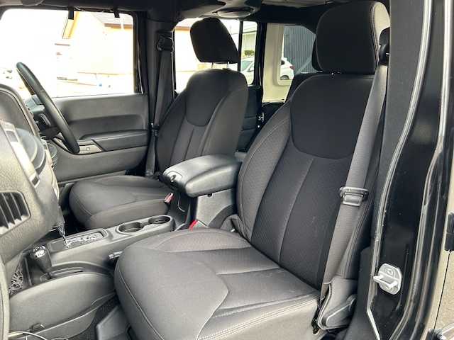 クライスラー・ジープ ジープ ラングラー アンリミテッド スポーツ 道東・釧路十勝 2014(平26)年 7.2万km 黒 4WD/社外SDナビ/　CD/DVD/SD/BT/フルセグ/サイドカメラ/ETC/クルーズコントロール/ダウンヒルアシストコントロール/ハロゲンヘッドライト/純正フロアマット/純正17インチAW/リモコンキー