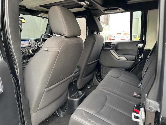 クライスラー・ジープ ジープ ラングラー アンリミテッド スポーツ 道東・釧路十勝 2014(平26)年 7.2万km 黒 4WD/社外SDナビ/　CD/DVD/SD/BT/フルセグ/サイドカメラ/ETC/クルーズコントロール/ダウンヒルアシストコントロール/ハロゲンヘッドライト/純正フロアマット/純正17インチAW/リモコンキー