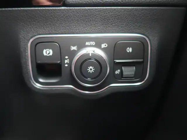 メルセデス・ベンツ ＧＬＡ２００ｄ 4マチック AMGライン 石川県 2021(令3)年 2.1万km ガンＭ ワンオーナー　/スマートキー&スペアキー/4WD/オートライト/LEDライト/Rフォグライト/純正ナビゲーション/フルセグテレビ/全方位カメラ/パドルシフト/ACC/Fメモリー電動シート/シートヒーター/ビルトインETC/置くだけ充電/パワーバックドア/ブラインドスポットモニター/パークアシスト/ヒルアシスト/ルーフレール