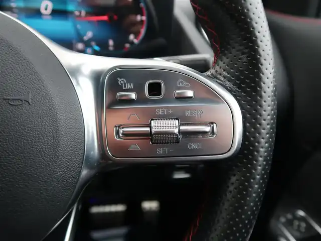 メルセデス・ベンツ ＧＬＡ２００ｄ 4マチック AMGライン 石川県 2021(令3)年 2.1万km ガンＭ ワンオーナー　/スマートキー&スペアキー/4WD/オートライト/LEDライト/Rフォグライト/純正ナビゲーション/フルセグテレビ/全方位カメラ/パドルシフト/ACC/Fメモリー電動シート/シートヒーター/ビルトインETC/置くだけ充電/パワーバックドア/ブラインドスポットモニター/パークアシスト/ヒルアシスト/ルーフレール