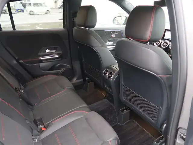 メルセデス・ベンツ ＧＬＡ２００ｄ 4マチック AMGライン 石川県 2021(令3)年 2.1万km ガンＭ ワンオーナー　/スマートキー&スペアキー/4WD/オートライト/LEDライト/Rフォグライト/純正ナビゲーション/フルセグテレビ/全方位カメラ/パドルシフト/ACC/Fメモリー電動シート/シートヒーター/ビルトインETC/置くだけ充電/パワーバックドア/ブラインドスポットモニター/パークアシスト/ヒルアシスト/ルーフレール