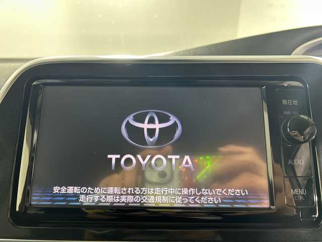 トヨタ シエンタ ハイブリッド G 佐賀県 2016(平28)年 5.4万km ブラックマイカ 純正7インチナビ/フルセグTV/CD/DVD/Bluetooth/バックカメラ/アルパイン製10.2インチフリップダウンモニター/衝突被害軽減システム/車線逸脱警報/先行車発進告知機能/横滑り防止装置/オートライト/オートマチックハイビーム/LEDヘッドライト/フォグライト/ビルトインETC/前方ドライブレコーダー/両側パワースライドドア/ISOFIX対応シート/運転席・助手席シートヒーター/純正フロアマット/純正ドアバイザー/社外15インチアルミホイール/ステアリングスイッチ/電動格納ミラー/スマートキー×２