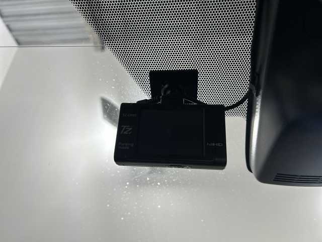 トヨタ シエンタ ハイブリッド G 佐賀県 2016(平28)年 5.4万km ブラックマイカ 純正7インチナビ/フルセグTV/CD/DVD/Bluetooth/バックカメラ/アルパイン製10.2インチフリップダウンモニター/衝突被害軽減システム/車線逸脱警報/先行車発進告知機能/横滑り防止装置/オートライト/オートマチックハイビーム/LEDヘッドライト/フォグライト/ビルトインETC/前方ドライブレコーダー/両側パワースライドドア/ISOFIX対応シート/運転席・助手席シートヒーター/純正フロアマット/純正ドアバイザー/社外15インチアルミホイール/ステアリングスイッチ/電動格納ミラー/スマートキー×２