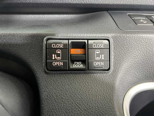 トヨタ シエンタ ハイブリッド G 佐賀県 2016(平28)年 5.4万km ブラックマイカ 純正7インチナビ/フルセグTV/CD/DVD/Bluetooth/バックカメラ/アルパイン製10.2インチフリップダウンモニター/衝突被害軽減システム/車線逸脱警報/先行車発進告知機能/横滑り防止装置/オートライト/オートマチックハイビーム/LEDヘッドライト/フォグライト/ビルトインETC/前方ドライブレコーダー/両側パワースライドドア/ISOFIX対応シート/運転席・助手席シートヒーター/純正フロアマット/純正ドアバイザー/社外15インチアルミホイール/ステアリングスイッチ/電動格納ミラー/スマートキー×２