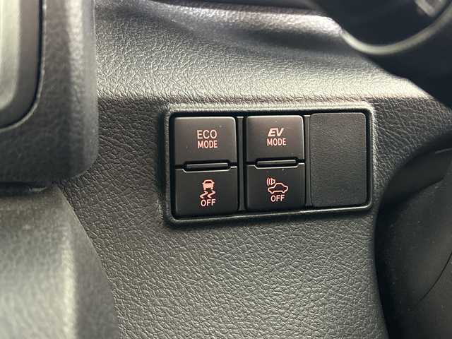 トヨタ シエンタ ハイブリッド G 佐賀県 2016(平28)年 5.4万km ブラックマイカ 純正7インチナビ/フルセグTV/CD/DVD/Bluetooth/バックカメラ/アルパイン製10.2インチフリップダウンモニター/衝突被害軽減システム/車線逸脱警報/先行車発進告知機能/横滑り防止装置/オートライト/オートマチックハイビーム/LEDヘッドライト/フォグライト/ビルトインETC/前方ドライブレコーダー/両側パワースライドドア/ISOFIX対応シート/運転席・助手席シートヒーター/純正フロアマット/純正ドアバイザー/社外15インチアルミホイール/ステアリングスイッチ/電動格納ミラー/スマートキー×２