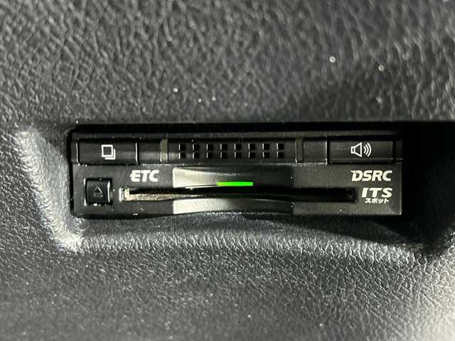 トヨタ シエンタ ハイブリッド G 佐賀県 2016(平28)年 5.4万km ブラックマイカ 純正7インチナビ/フルセグTV/CD/DVD/Bluetooth/バックカメラ/アルパイン製10.2インチフリップダウンモニター/衝突被害軽減システム/車線逸脱警報/先行車発進告知機能/横滑り防止装置/オートライト/オートマチックハイビーム/LEDヘッドライト/フォグライト/ビルトインETC/前方ドライブレコーダー/両側パワースライドドア/ISOFIX対応シート/運転席・助手席シートヒーター/純正フロアマット/純正ドアバイザー/社外15インチアルミホイール/ステアリングスイッチ/電動格納ミラー/スマートキー×２