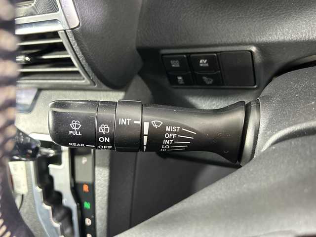 トヨタ シエンタ ハイブリッド G 佐賀県 2016(平28)年 5.4万km ブラックマイカ 純正7インチナビ/フルセグTV/CD/DVD/Bluetooth/バックカメラ/アルパイン製10.2インチフリップダウンモニター/衝突被害軽減システム/車線逸脱警報/先行車発進告知機能/横滑り防止装置/オートライト/オートマチックハイビーム/LEDヘッドライト/フォグライト/ビルトインETC/前方ドライブレコーダー/両側パワースライドドア/ISOFIX対応シート/運転席・助手席シートヒーター/純正フロアマット/純正ドアバイザー/社外15インチアルミホイール/ステアリングスイッチ/電動格納ミラー/スマートキー×２