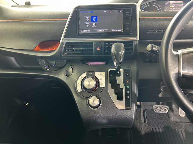 トヨタ シエンタ ハイブリッド G 佐賀県 2016(平28)年 5.4万km ブラックマイカ 純正7インチナビ/フルセグTV/CD/DVD/Bluetooth/バックカメラ/アルパイン製10.2インチフリップダウンモニター/衝突被害軽減システム/車線逸脱警報/先行車発進告知機能/横滑り防止装置/オートライト/オートマチックハイビーム/LEDヘッドライト/フォグライト/ビルトインETC/前方ドライブレコーダー/両側パワースライドドア/ISOFIX対応シート/運転席・助手席シートヒーター/純正フロアマット/純正ドアバイザー/社外15インチアルミホイール/ステアリングスイッチ/電動格納ミラー/スマートキー×２